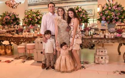 1 Ano de Helena 