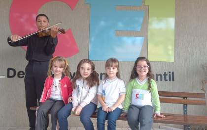 Celebração da maternidade na escola CEI KIDS ll