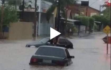 Vítimas criticam o oportunismo de políticos que tiraram proveito do temporal