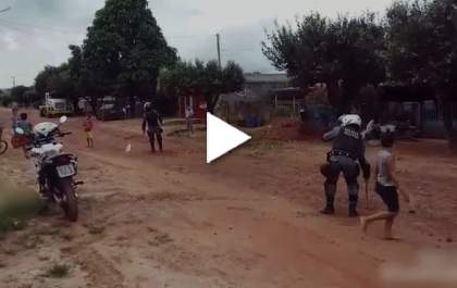 Vídeo que mostra policiais brincando com crianças carentes ganha redes sociais