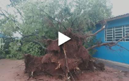 Aulas são suspensas em escola que ficou destelhada durante chuva em Três Lagoas