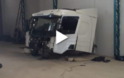 PM prende três e recupera caminhão roubado