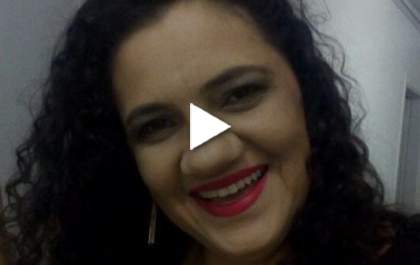 Professora que foi esfaqueada pelo ex-marido continua internada