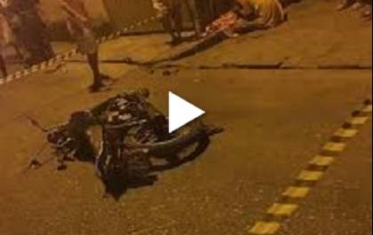 Mãe tenta desviar de cão, cai de moto e mata bebê de oito meses