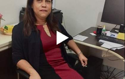 Vereadora lesiona o pé ao escorregar em seu quarto e recusa atestado médico
