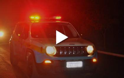 Homem surra a mulher e na fuga rouba o seu aparelho celular