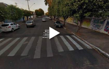 Ladrão rende garoto a caminho da escola e obriga ele entregar aparelho celular
