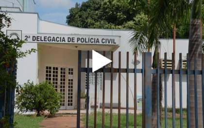 Jovem ameaça passar a faca no pescoço da mulher que está com a guarda de sua filha