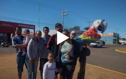 Turistas se encantam com as mais de 100 esculturas espalhadas por TL