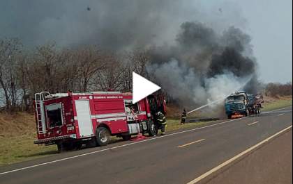 Caminhão é destruido pelo fogo em Rodovia