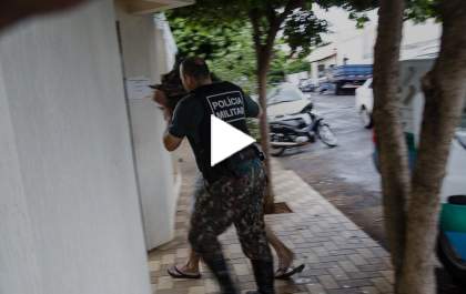 Homem que matou a mulher e suposto amante se entrega à polícia em Paranaíba