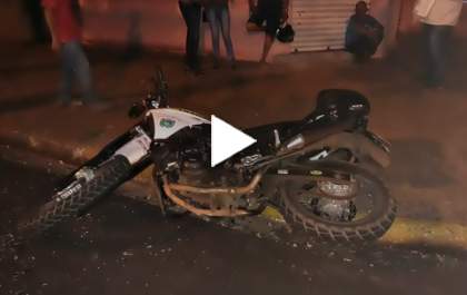 Moto da PM é atingida em série de 'trombadas' de carros no Centro de TL
