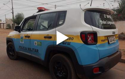 Homem ameaça e agride instalador de antena com chutes e golpe de mata-leão