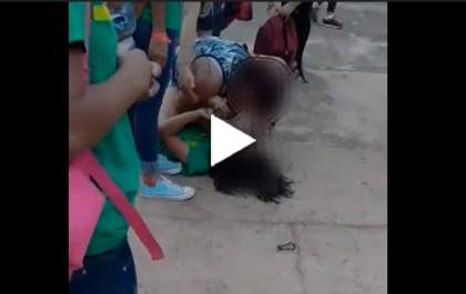 Mãe de aluna agride adolescente na porta da escola&nbsp;