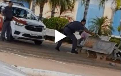 Homem e seu cachorro são agredidos por policiais&nbsp;