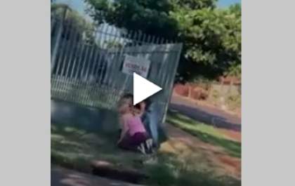 Esposa traída marca encontro e dá na cara da amante do marido