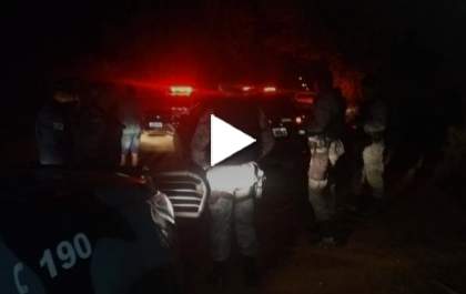 Assaltantes fazem emboscada e colocam faca no pescoço de entregador
