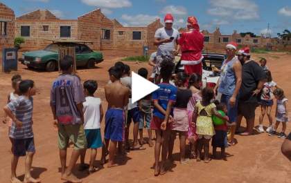 Amigos 'Storados' distribuem mais de 2,5 mil brinquedos a crianças carentes de TL&nbsp;