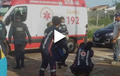 Homem que esfaqueou duas pessoas, golpeou segurança de comércio um dia antes