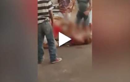 Homens filmam e se divertem com briga entre mulheres próximo a rodoviária