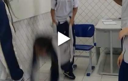 Brincadeira perigosa ganha outra versão, agora fere o rosto do participante&nbsp;