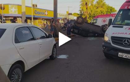 Capotamento de veículo deixa três pessoas feridas no Centro de Três Lagoas