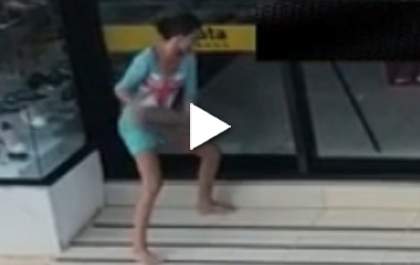 Câmeras flagram mulher quebrando blindex de loja no Centro de Três Lagoas