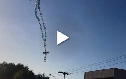 Fé e esperança: terço gigante voa no céu de Três Lagoas. Você viu?