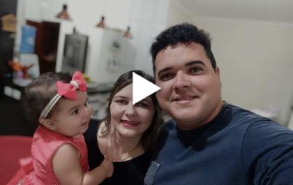 Casal oferece frutas, verduras e legumes de graça para população carente