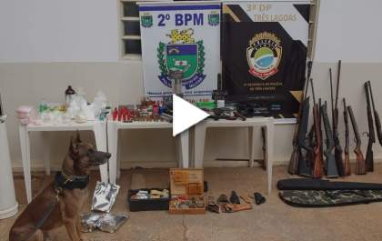 Drogas, dinheiro, armas e munições são apreendidas durante ação da PM e Polícia Civil em TL