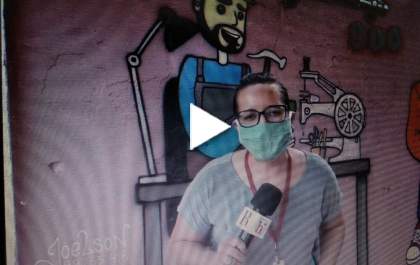 Emily Custódio conhece uma biblioteca comunitária no Vila Nova