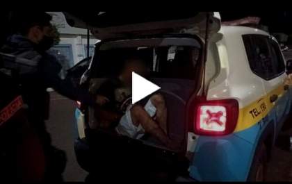 Pai abandona filhos pequenos para  furtar moto de entregador em T.L