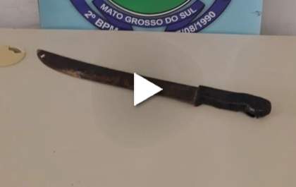 Homem é preso em flagrante após perseguir a companheira com um facão em T.L&nbsp;