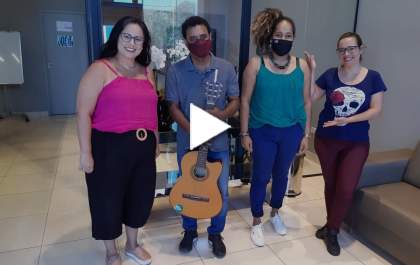 O HojeCast desta sexta tem música com Alba Lessa