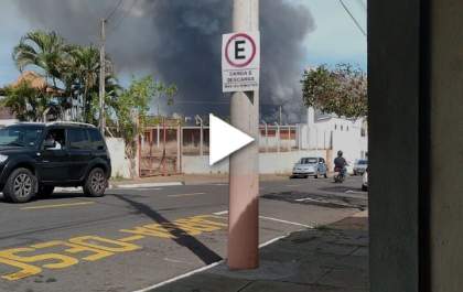 Fumaça cobre os céus de Andradina