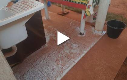 Fotos e vídeos de volume absurdo de terra nas casas