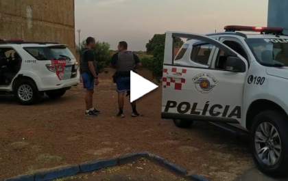 Policias detém dois suspeitos de esfaqueamento no Centro