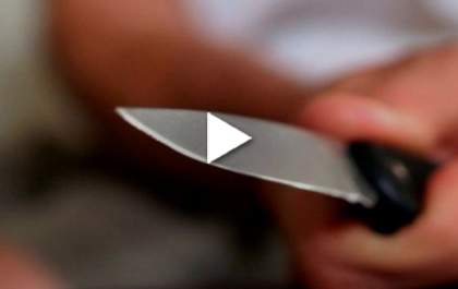 Jovem de 20 anos é ferido com facada no peito após discussão em bar