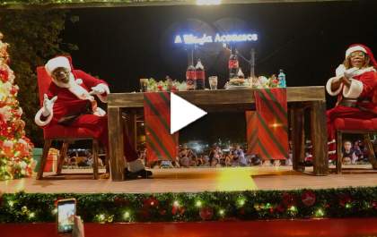 Caminhões de Natal emocionam população