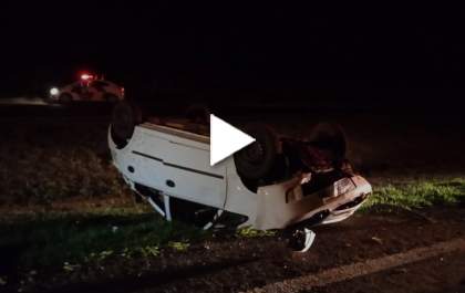 Capotamento na Rondon e carro fica abandonado