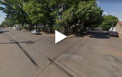 Homem de 55 anos é preso por embriaguez após bater caminhonete na traseira de moto