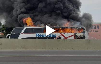 Ônibus pega fogo na Marechal Rondon em Araçatuba