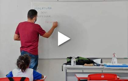 Câmara aprova novo plano de carreira e bônus para funcionários da Educação