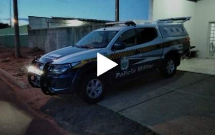Homem tenta coagir clientes de supermercado e acaba preso