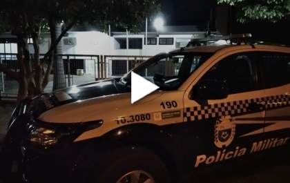 Homem violento bate na companheira, quebra a casa e acaba preso pela PM