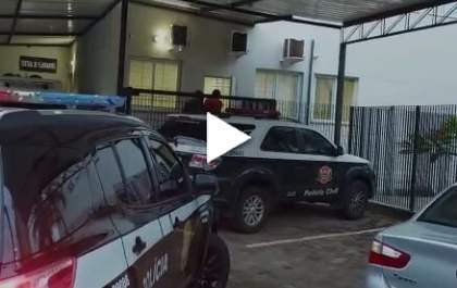 Polícia identifica e prende acusado de roubar colar de idosa