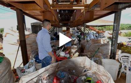 Vereador cobra melhores condições de trabalho para catadores do aterro sanitário