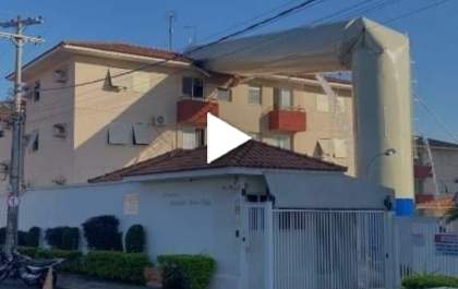 Caixa d'água cai sobre torre de condomínio de apartamentos em Birigui