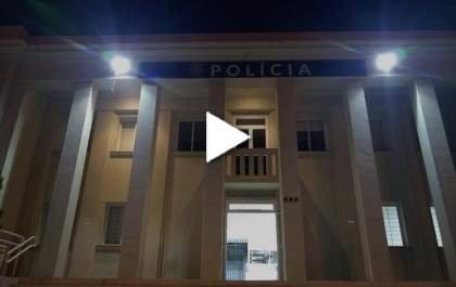 Mãe é presa pela segunda vez por deixar criança sozinha em casa em Araçatuba