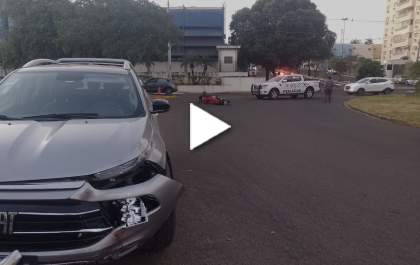 Motociclista tem ferimentos graves em colisão com picape